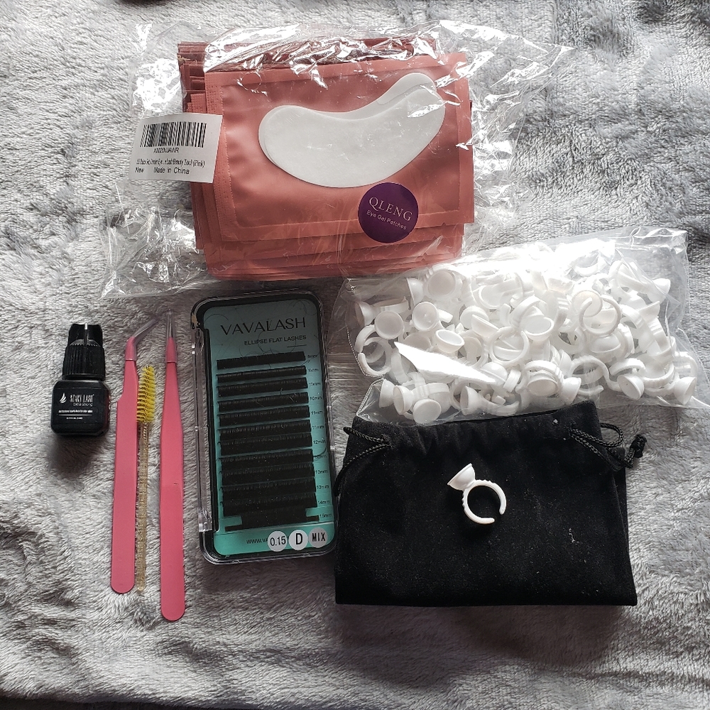 Individual lash set.